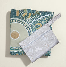 Load image into Gallery viewer, Giftmas deal - Hoodie towel &amp; wet bag
